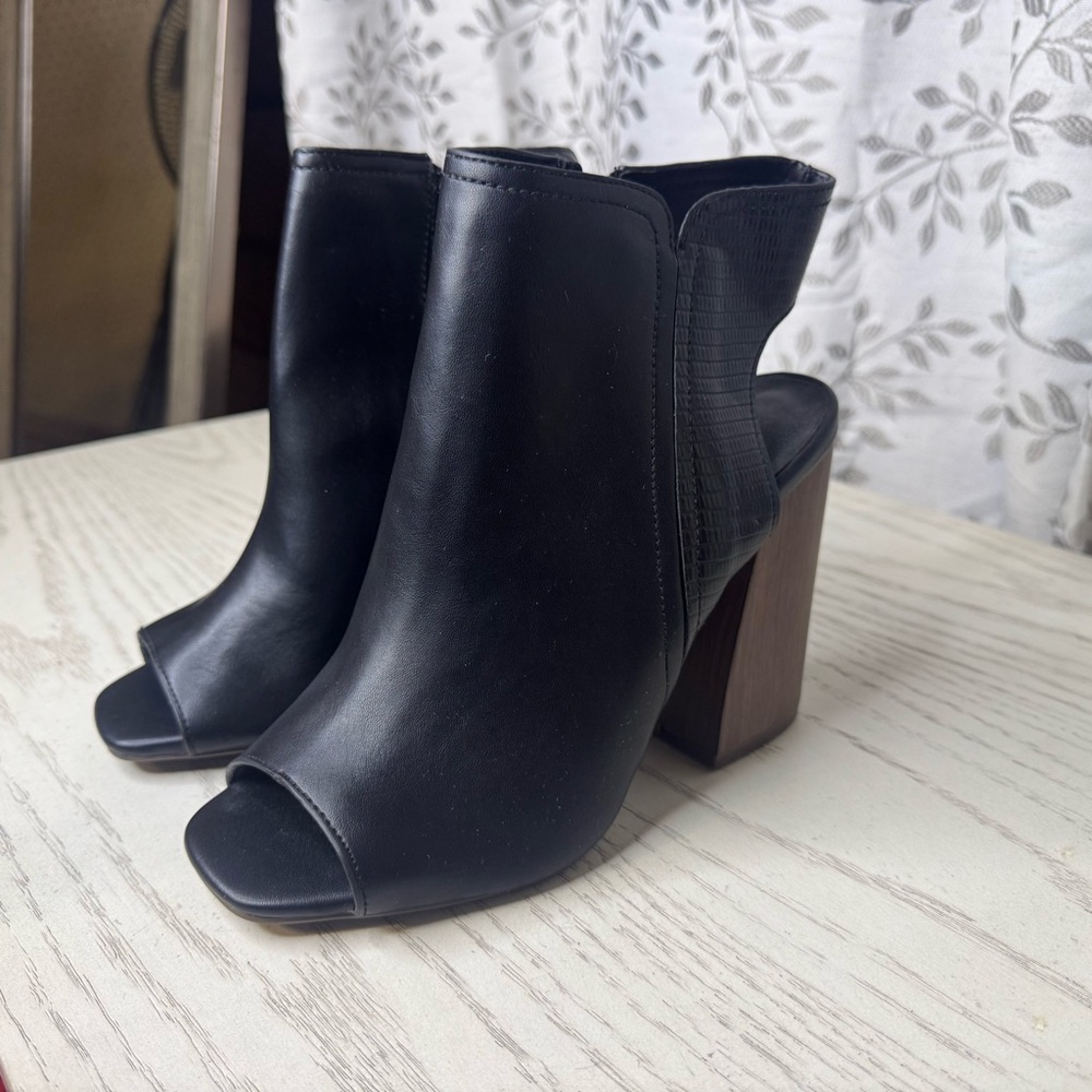 Qupid Black Peep-Toe Heeled Boots